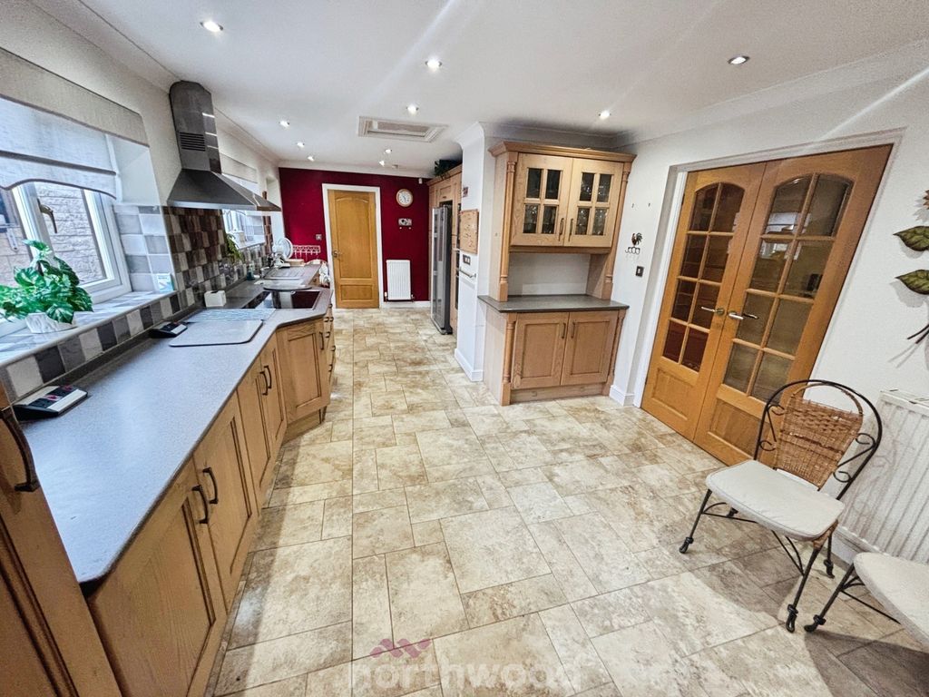 Property photo 2 of 38