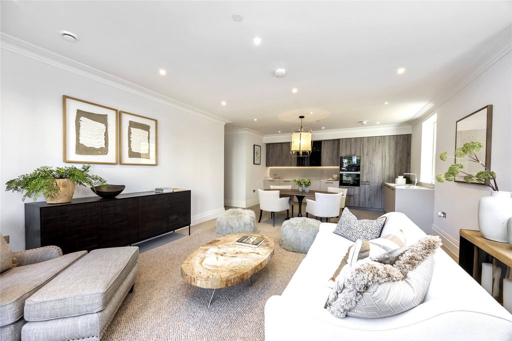 Property photo 3 of 21 Showhome