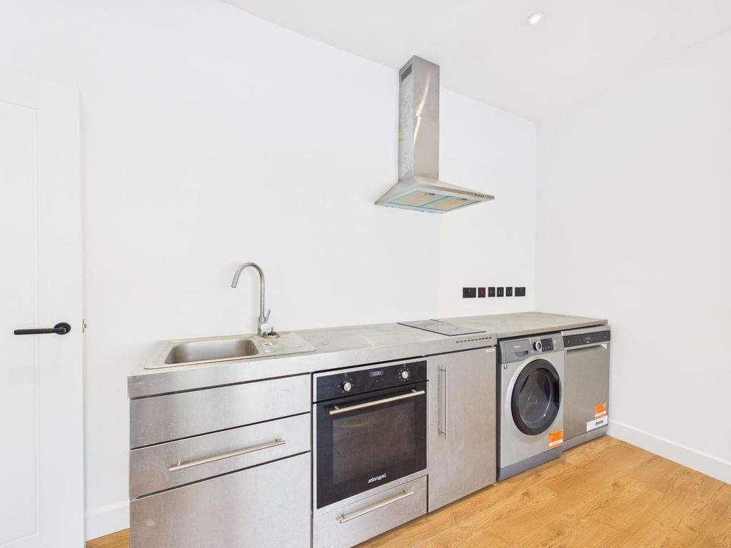 Property photo 3 of 6 Kitchen