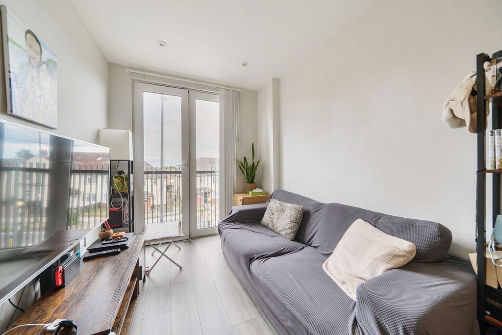 Property photo 2 of 9 1328736-13-687Fa3...