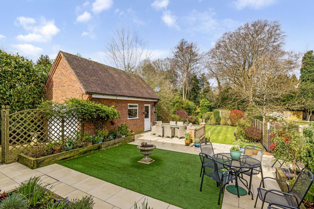 Property photo 2 of 25