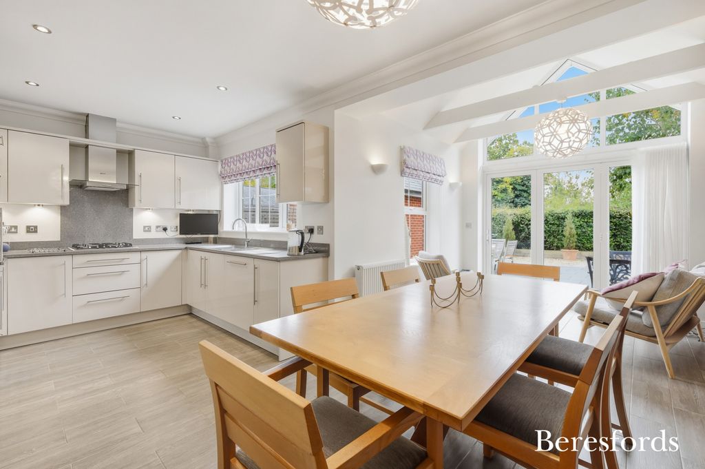 Property photo 3 of 21 Picture No. 23