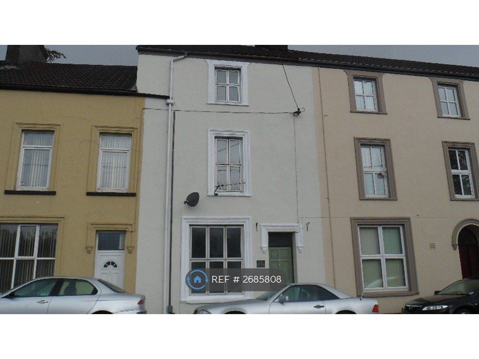 Property photo 3 of 11 Front