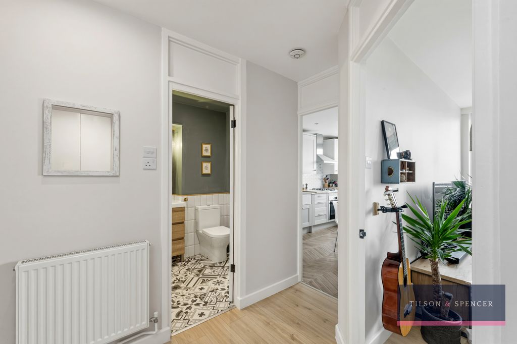 Property photo 3 of 13 0903202617_Tils_83 Kessock Close _N17 9Pw_011_Wm