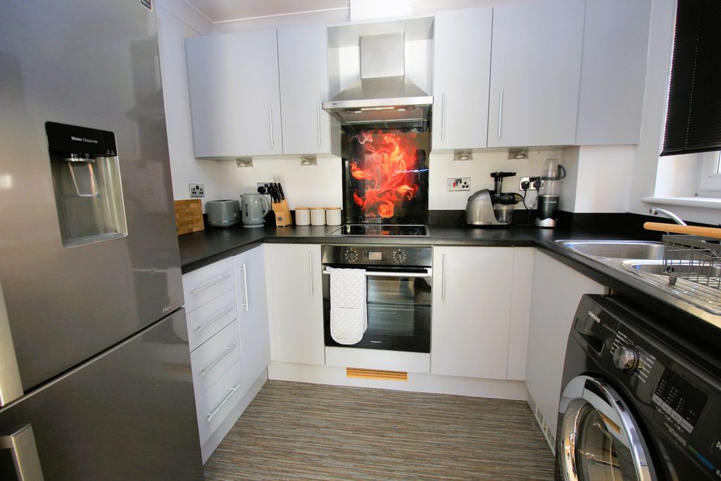 Property photo 2 of 12 1