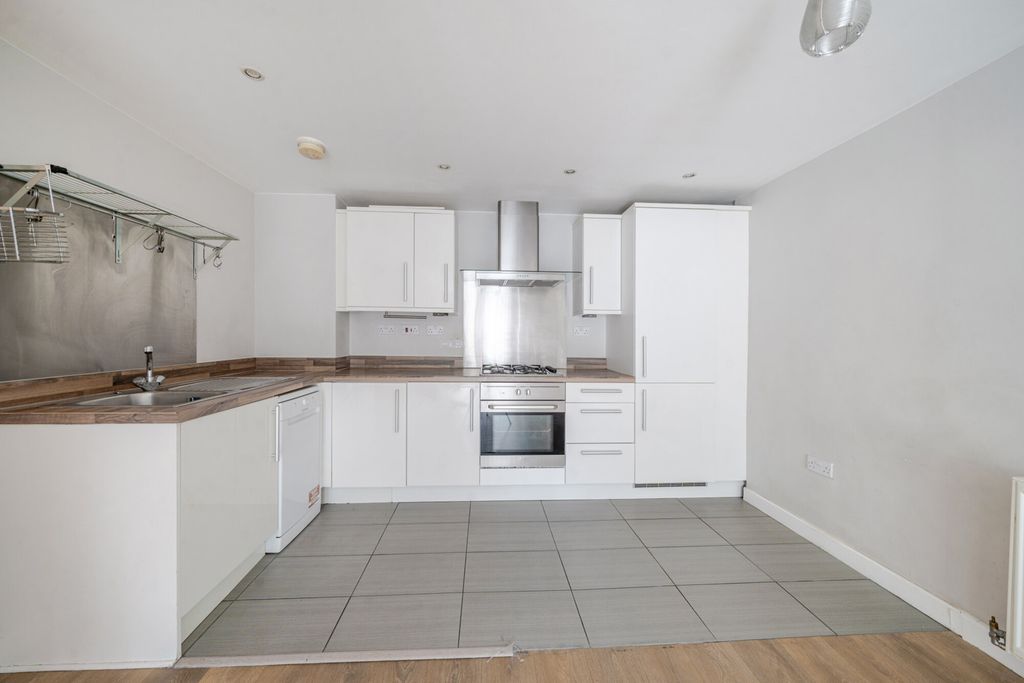 Property photo 3 of 16 1317675-5-685Eb4A...