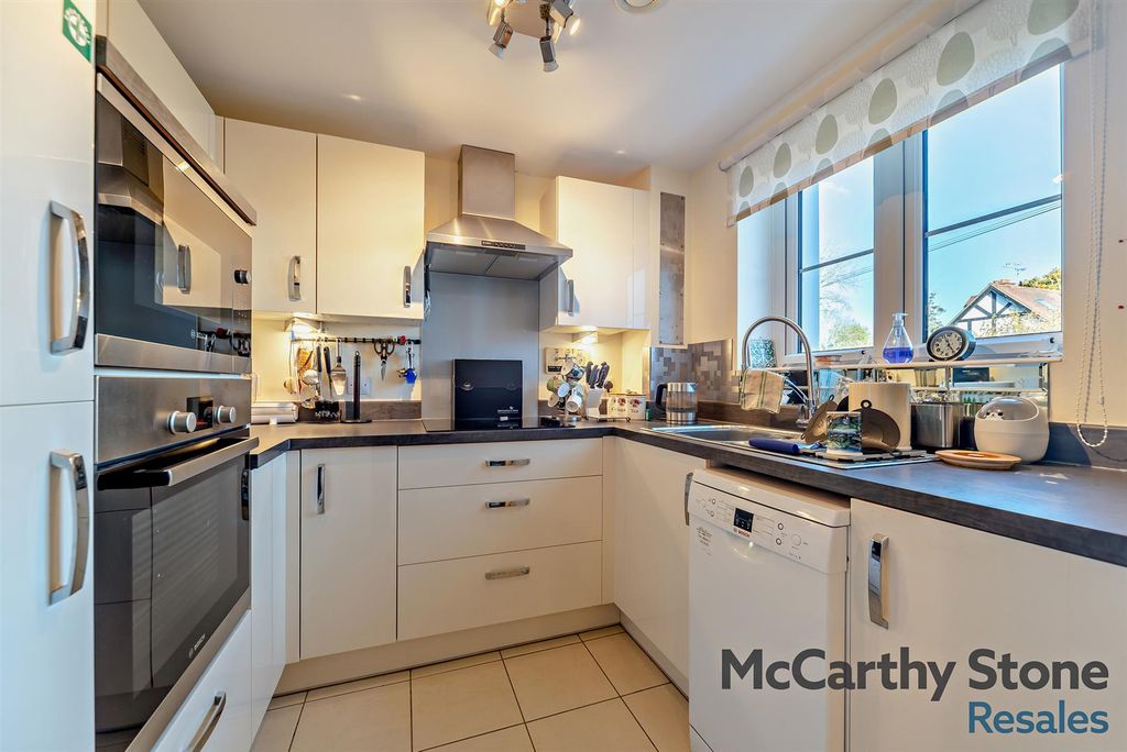 Property photo 2 of 31 8671567-Interior01-800.Jpg