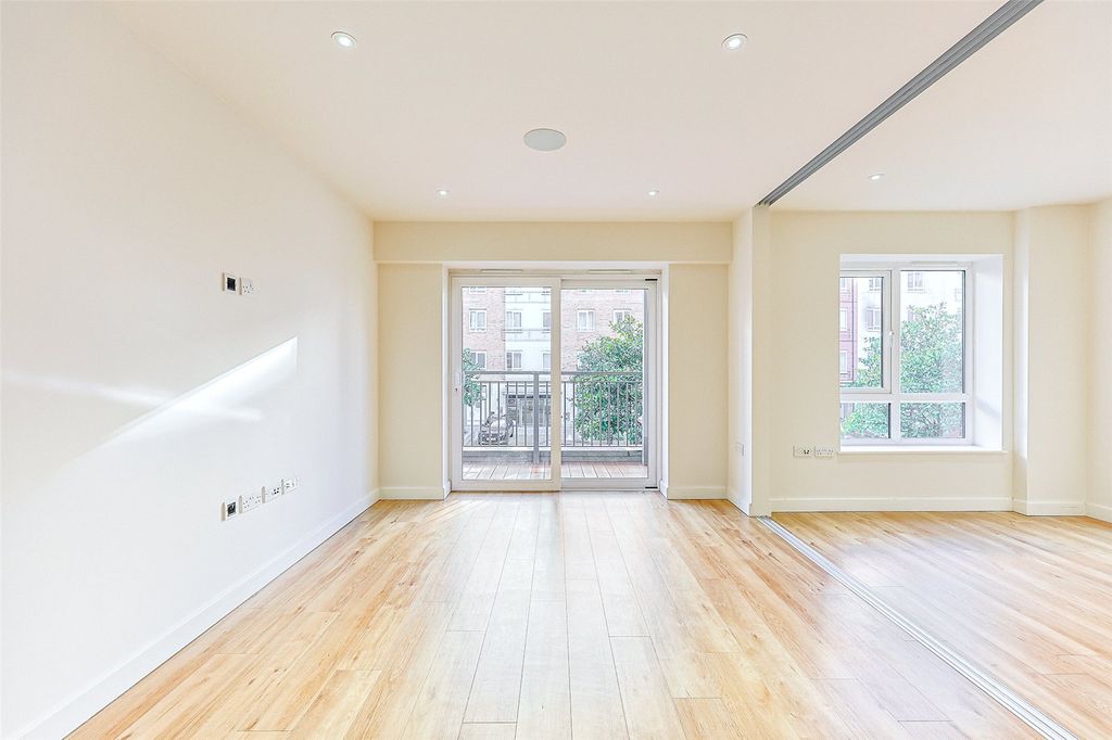 Property photo 2 of 16 Picture No. 11