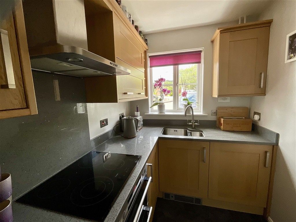 Property photo 3 of 12 Kitchen