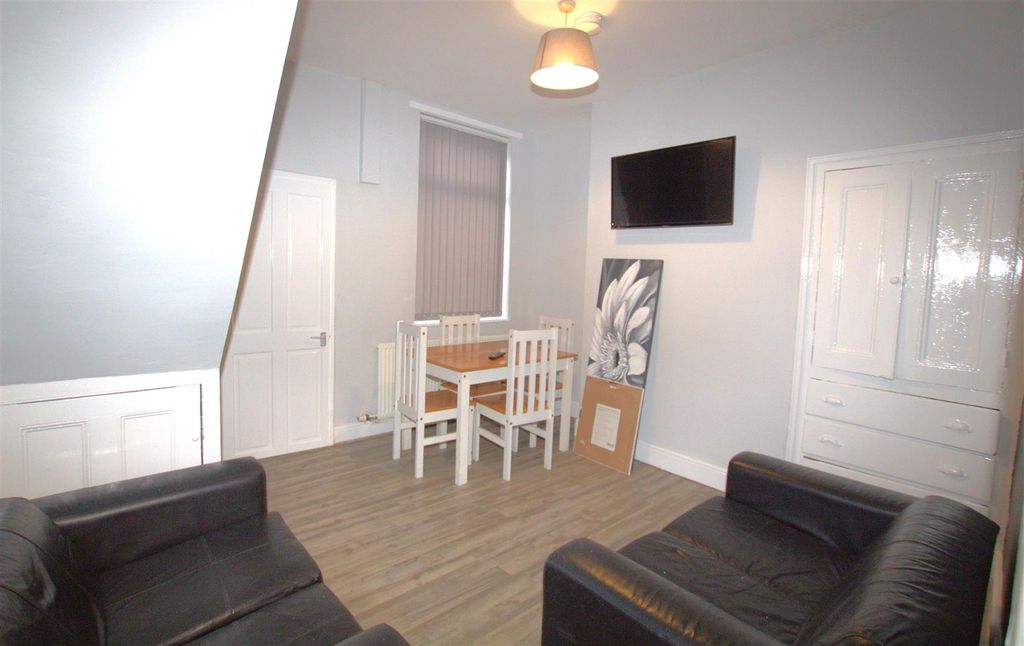 Property photo 1 of 12 Reception