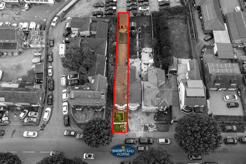 Property photo 2 of 18 Outside