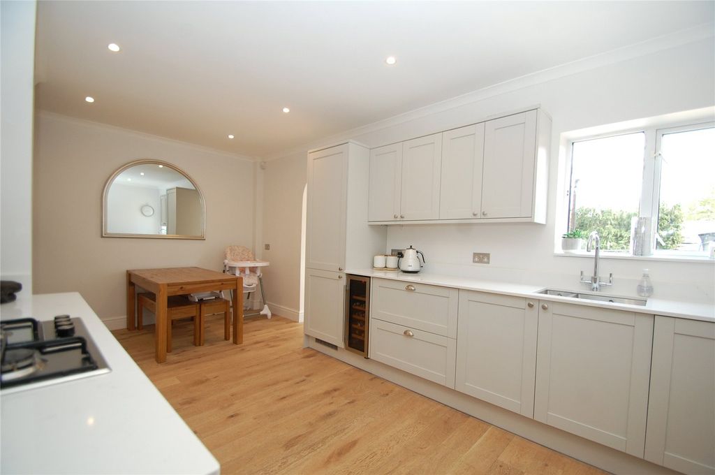 Property photo 3 of 14 Kitchen/Breakfast Rm
