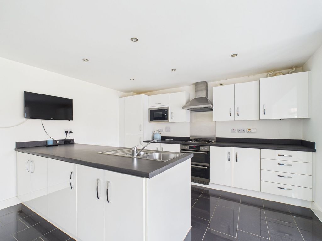 Property photo 3 of 29 Kitchen