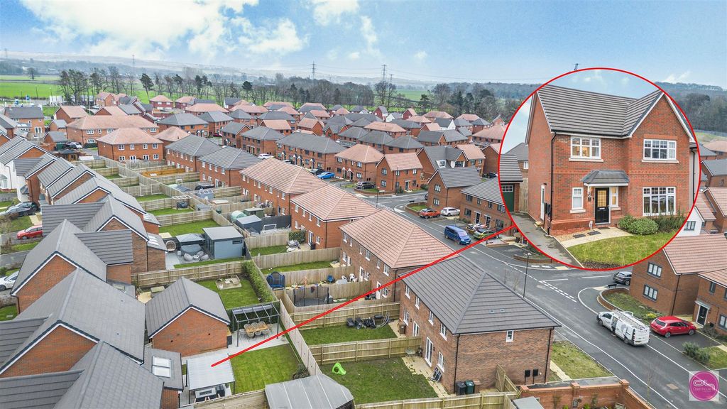 Property photo 3 of 37 Marley Way, Drakelow (5).Jpg