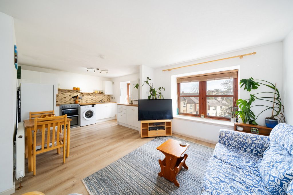 Property photo 3 of 18 Photo 8