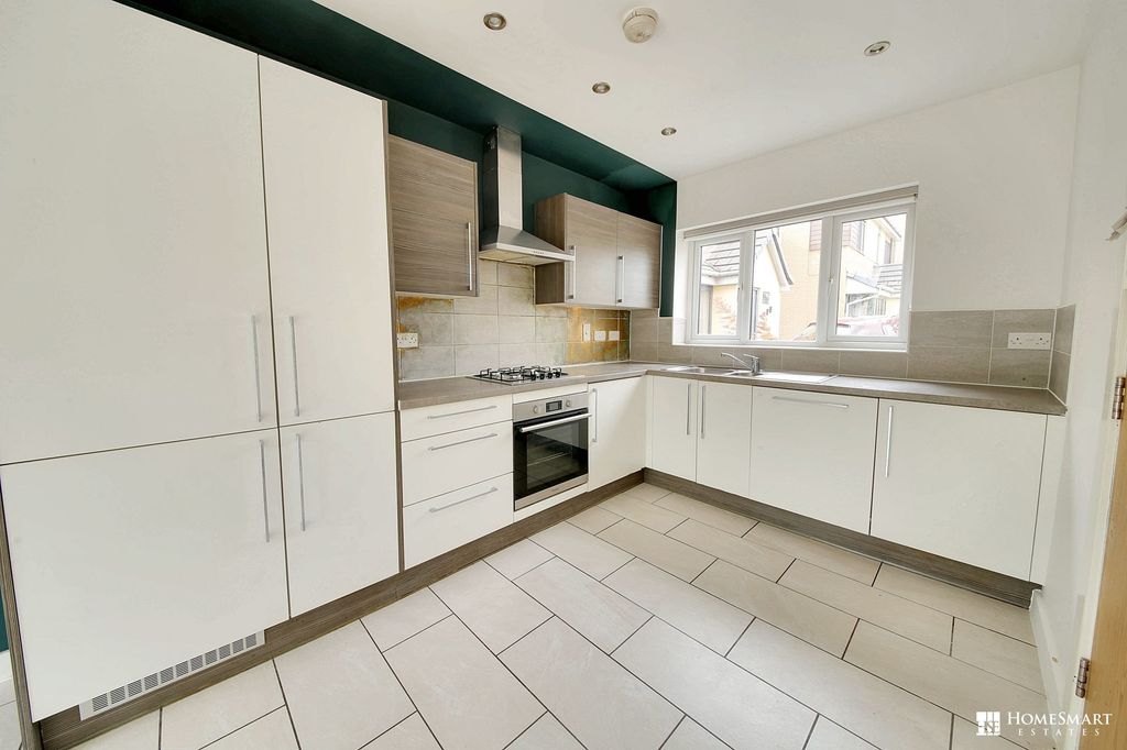 Property photo 2 of 33 Kitchen