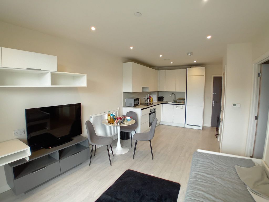 Property photo 1 of 7 Modern 1 Bedroom Flat Â€“ Harrow