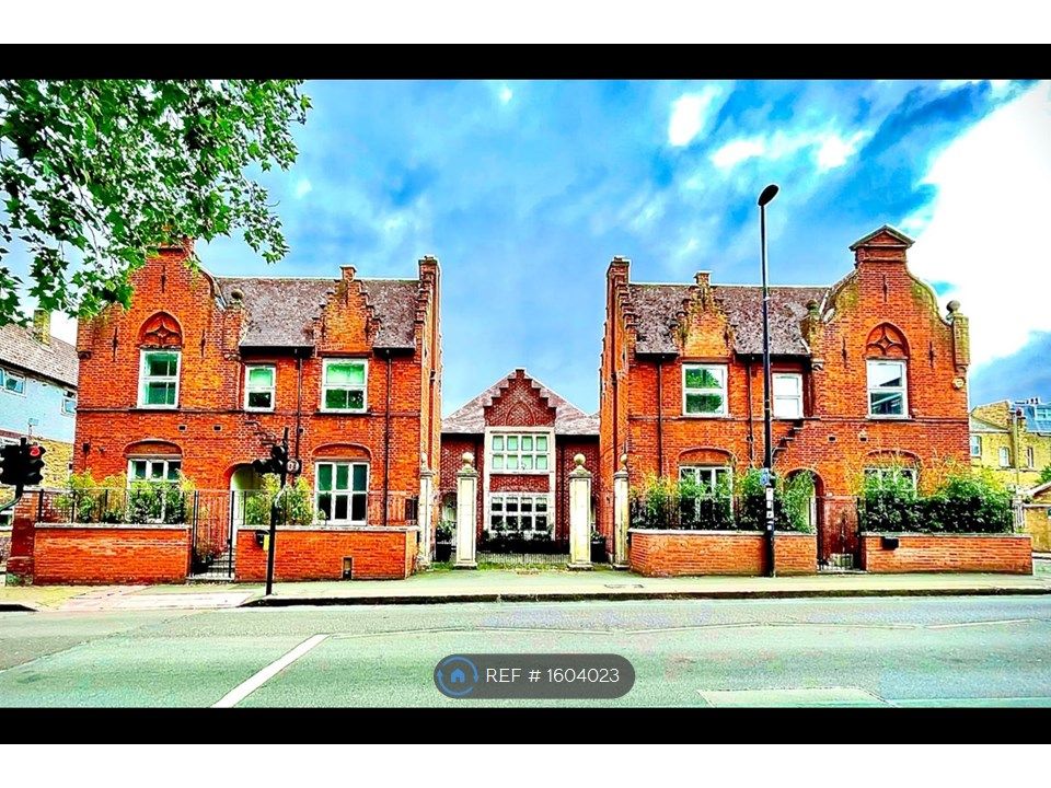 Property photo 1 of 25 Estate Frontage