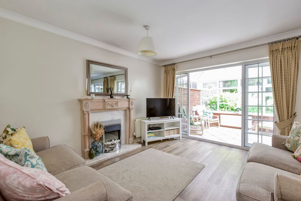 Property photo 2 of 34