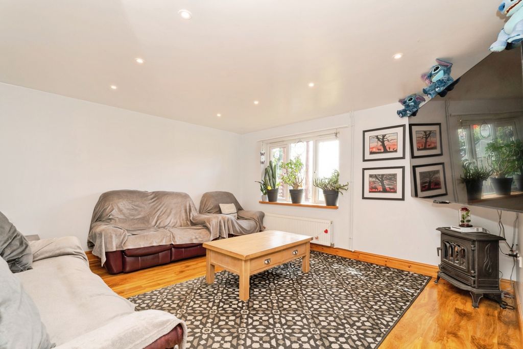 Property photo 2 of 18 Pbox-Img.Jpg
