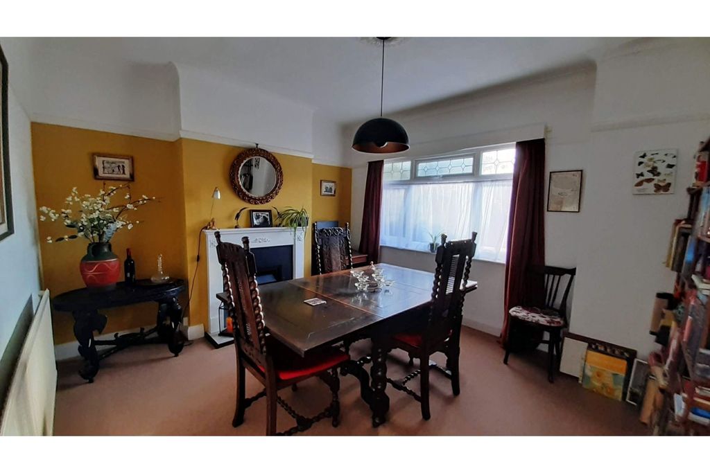 Property photo 3 of 14 Dining Room