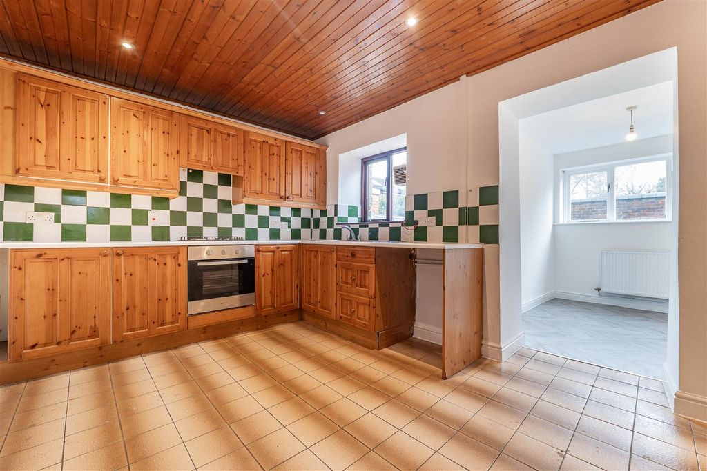 Property photo 3 of 19 Kitchen