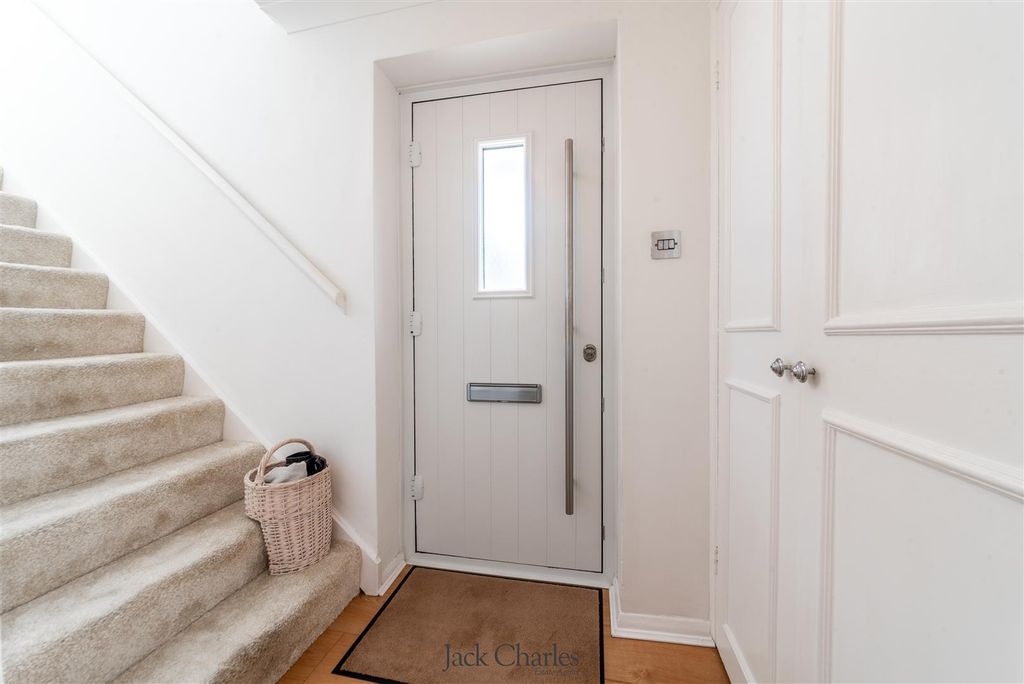 Property photo 2 of 23 3 Thatcher Road-17.Jpg