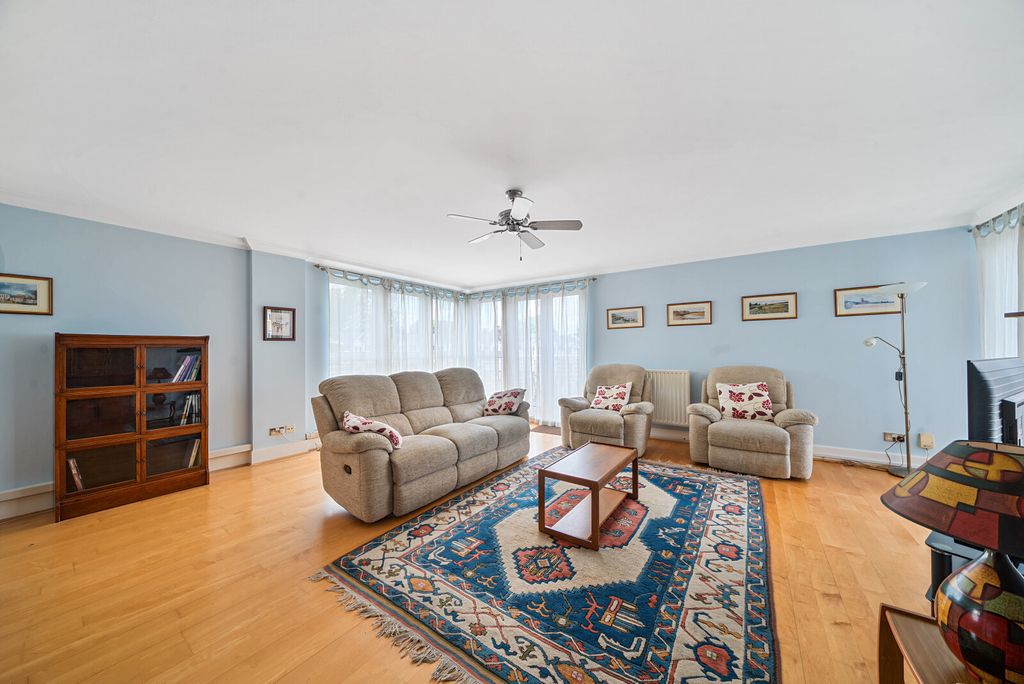 Property photo 3 of 12 Sitting Room