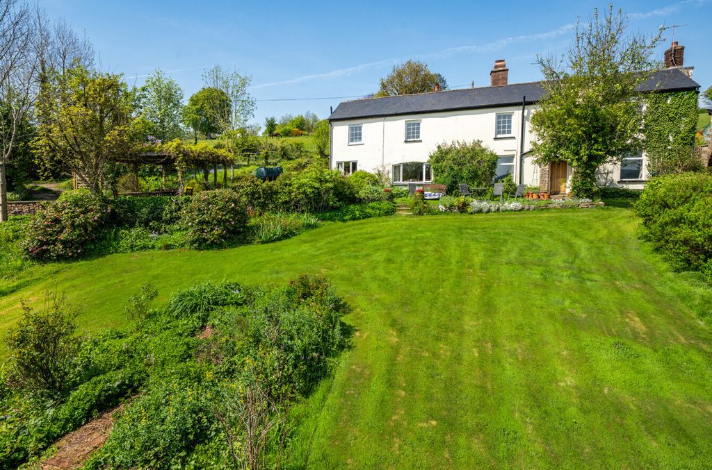 Property photo 1 of 38 Bampton, Seddons