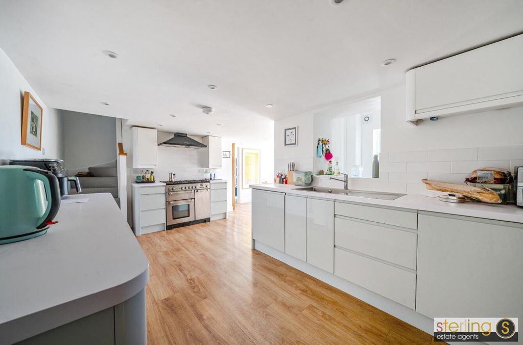 Property photo 3 of 18 6ce55508-F517-48cc-871d-d8d7Cf6562B7.Jpg