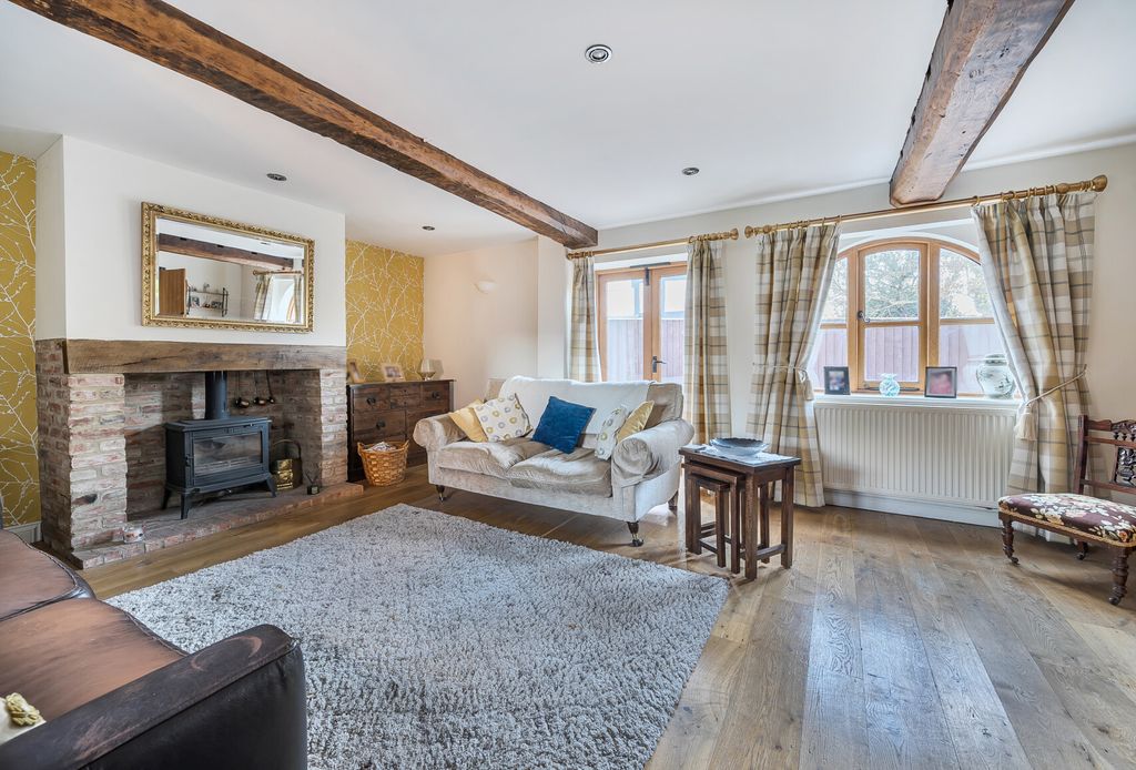 Property photo 2 of 21 1384815-8-6925c10...