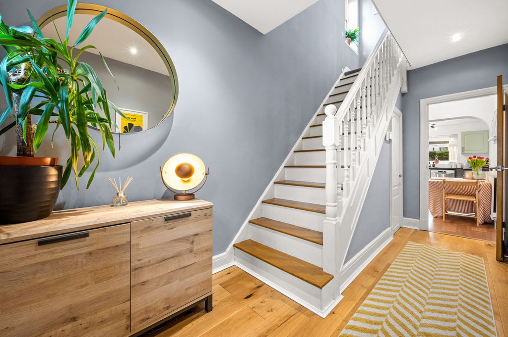 Property photo 2 of 34