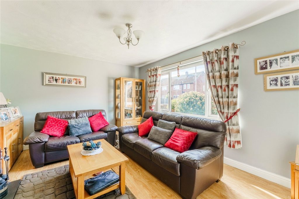 Property photo 2 of 28 Picture No. 15