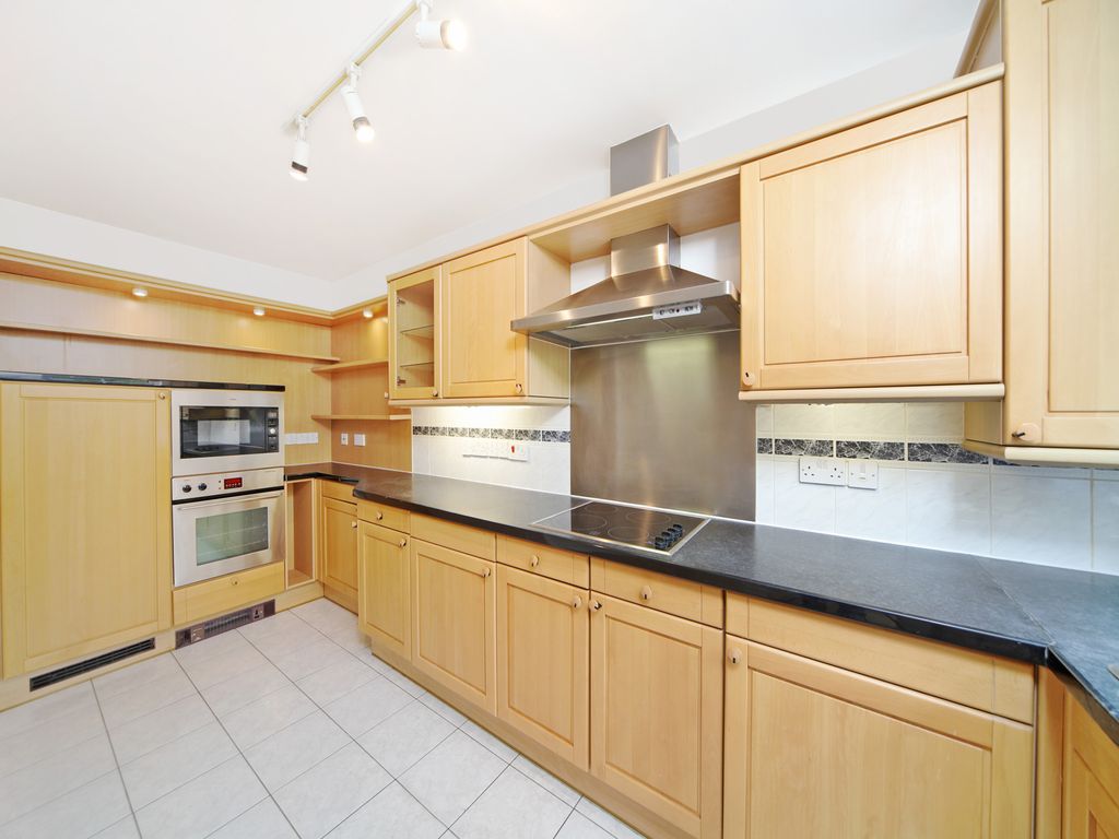 Property photo 2 of 6 Kitchen