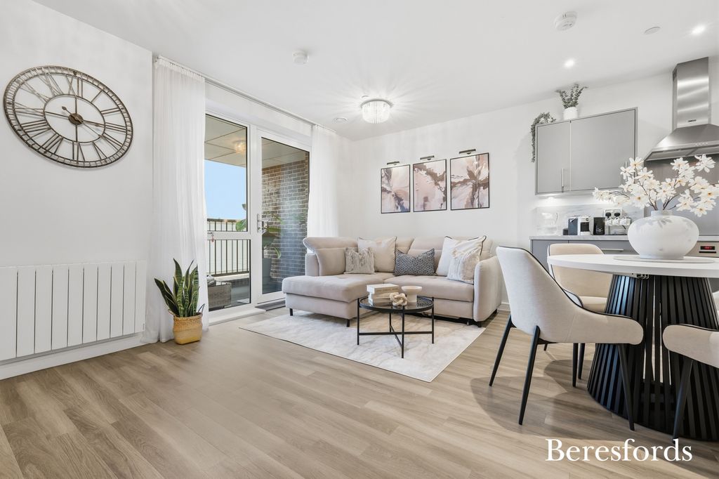 Property photo 3 of 12 Picture No. 14