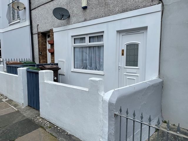 Property photo 2 of 17