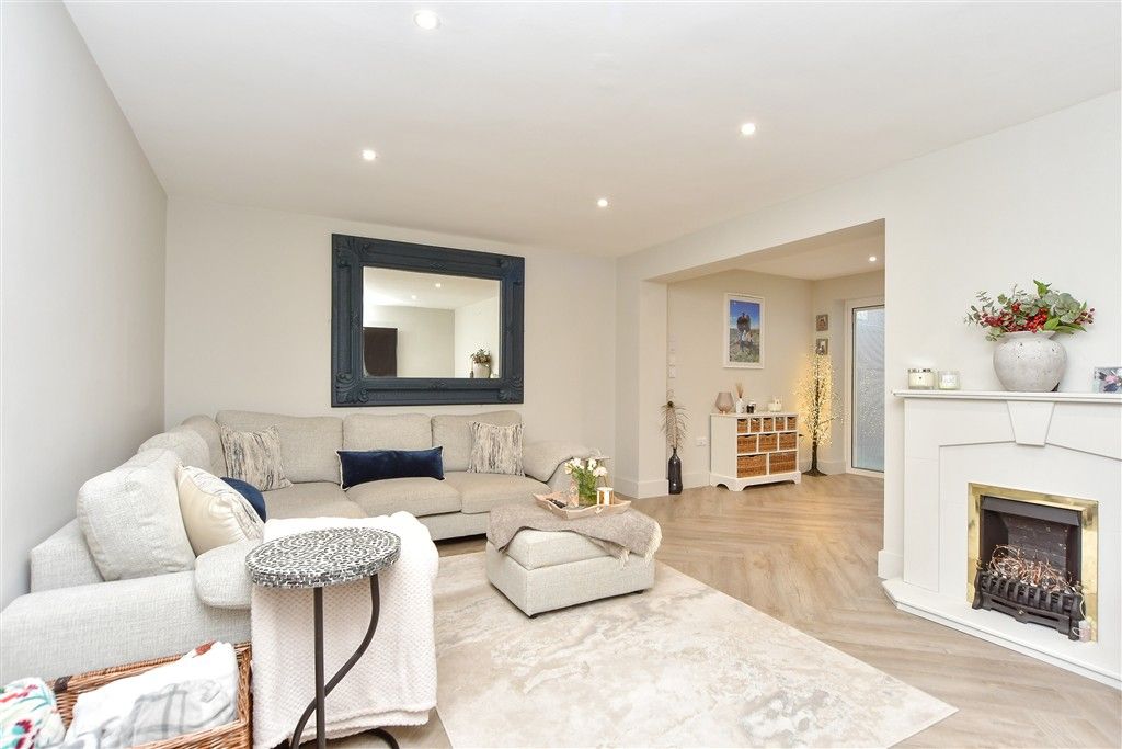 Property photo 2 of 10 Lounge