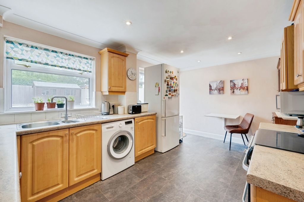 Property photo 3 of 16 Kitchen
