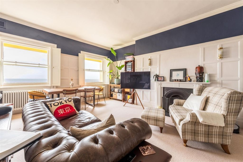 Property photo 2 of 29 Flat 4, 14 Brunswick Terrace-8.Jpg