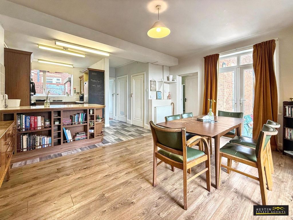 Property photo 3 of 31 Dining Room