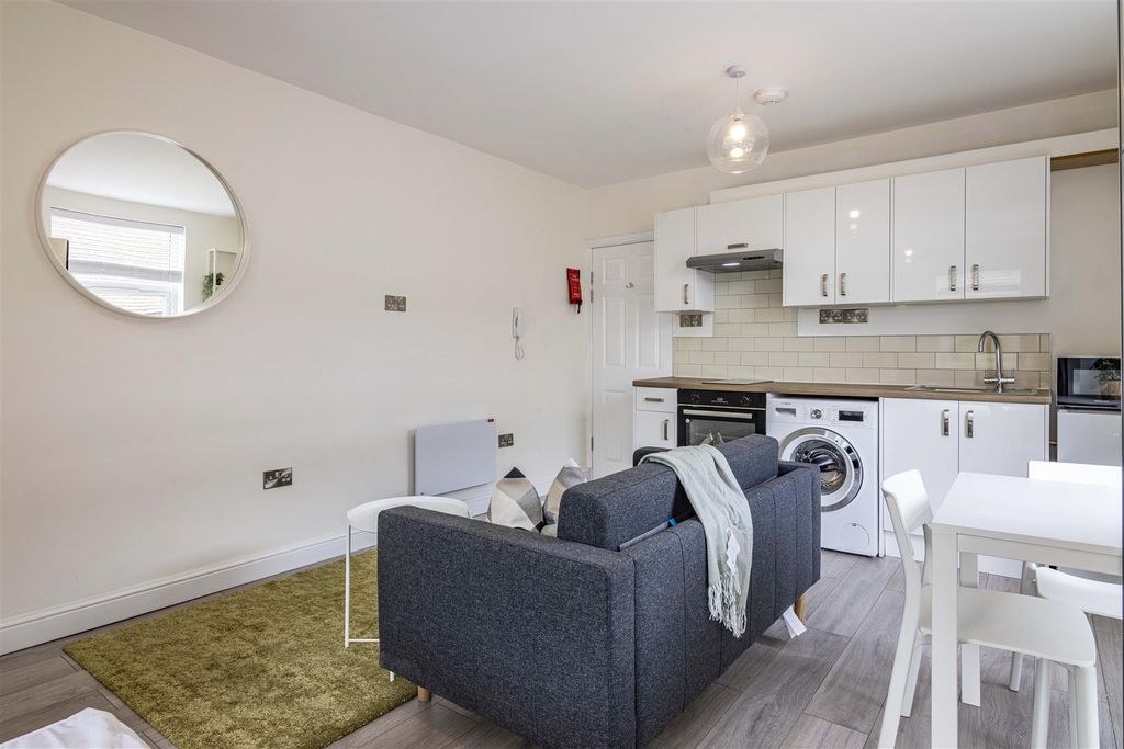 Property photo 3 of 10 28Milnerroad-3.Jpg