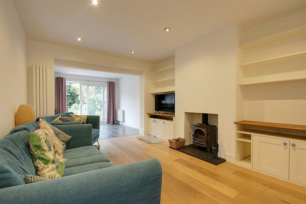 Property photo 2 of 19
