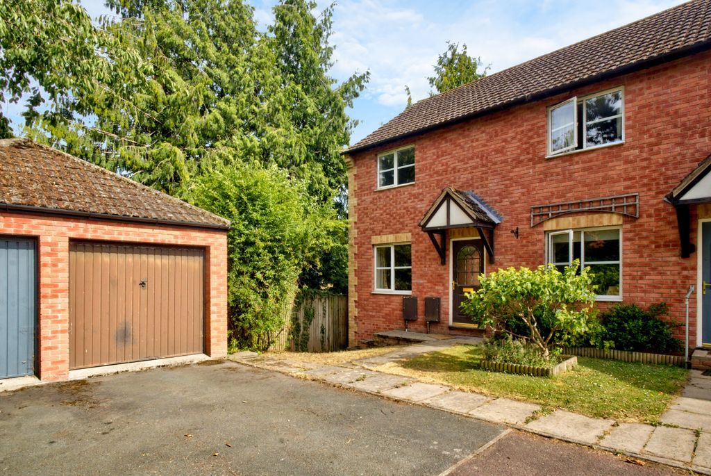 Property photo 1 of 10 Front