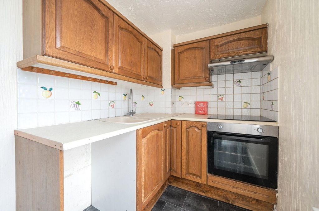 Property photo 3 of 10 1471876-21-6A2006...