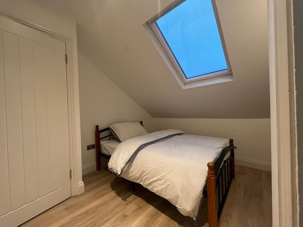 Property photo 1 of 10 Bedroom