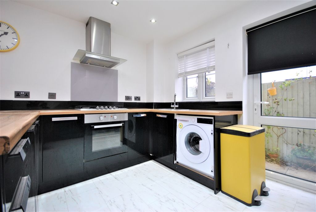 Property photo 3 of 10 3