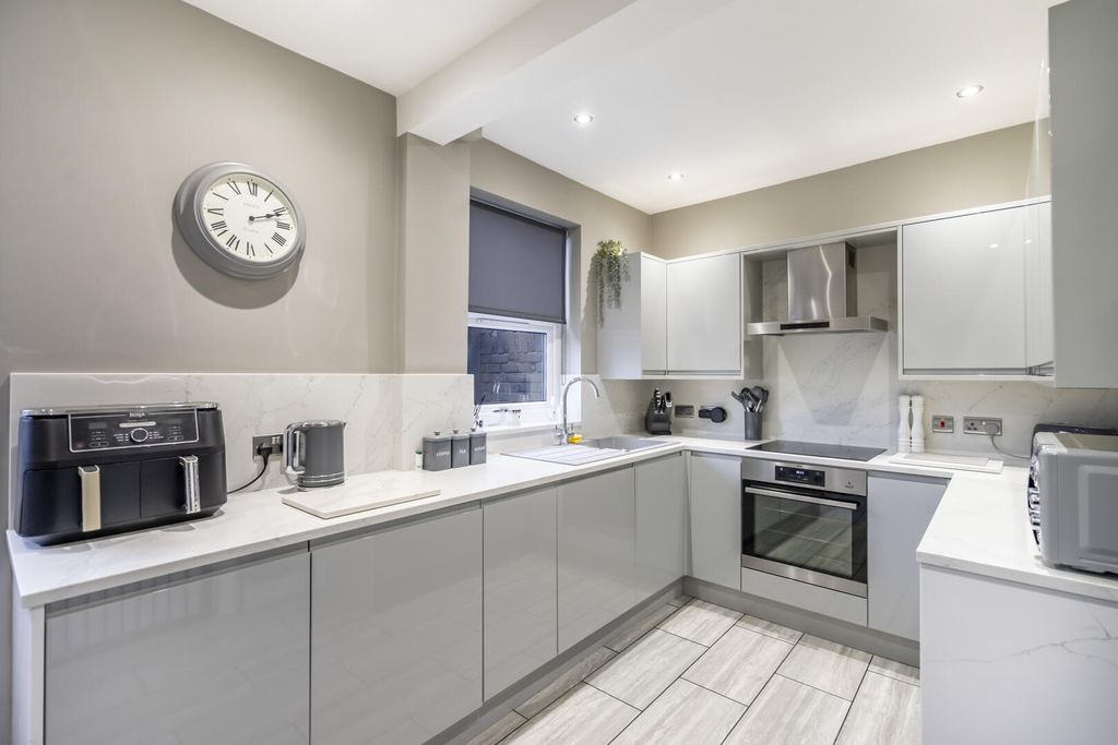 Property photo 2 of 12 Kitchen