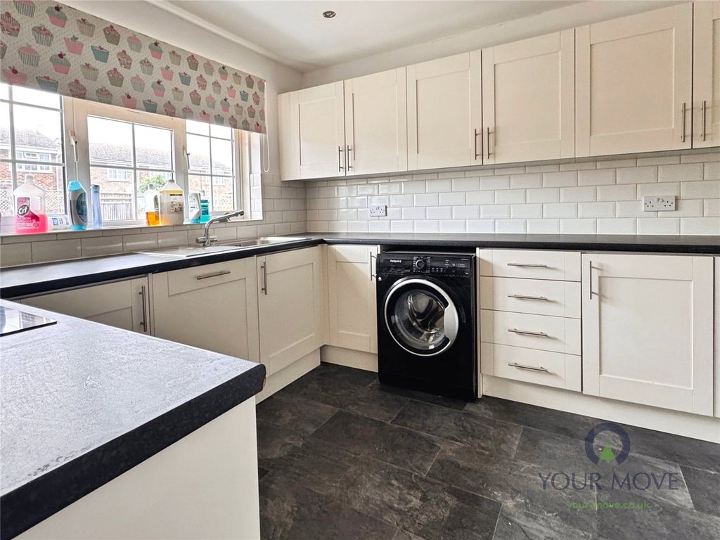 Property photo 3 of 13 Kitchen