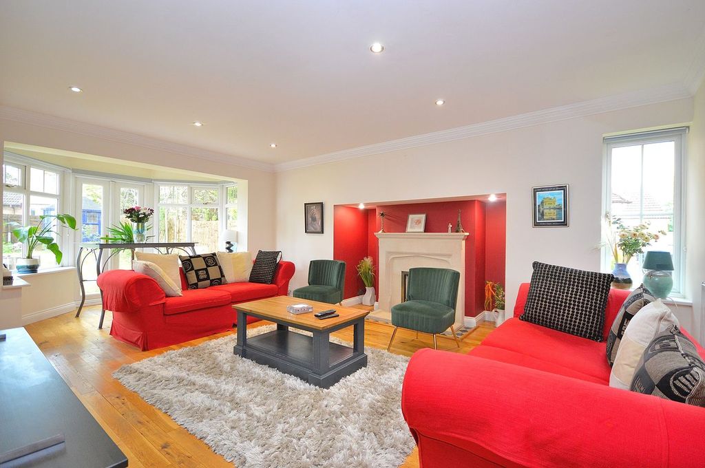 Property photo 3 of 34