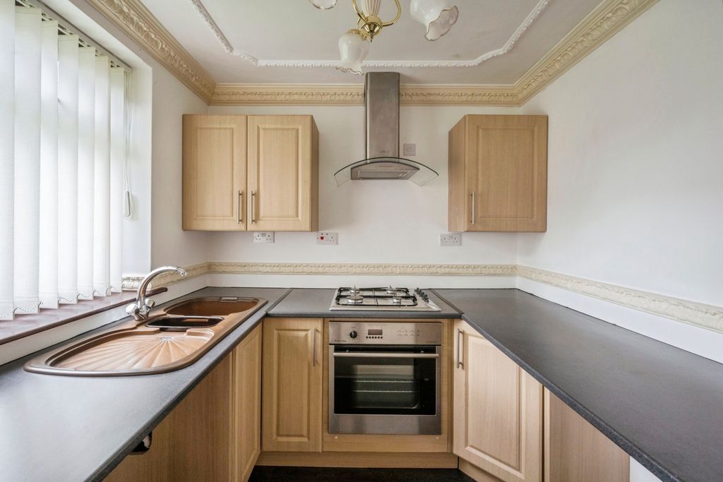 Property photo 3 of 9 Kitchen